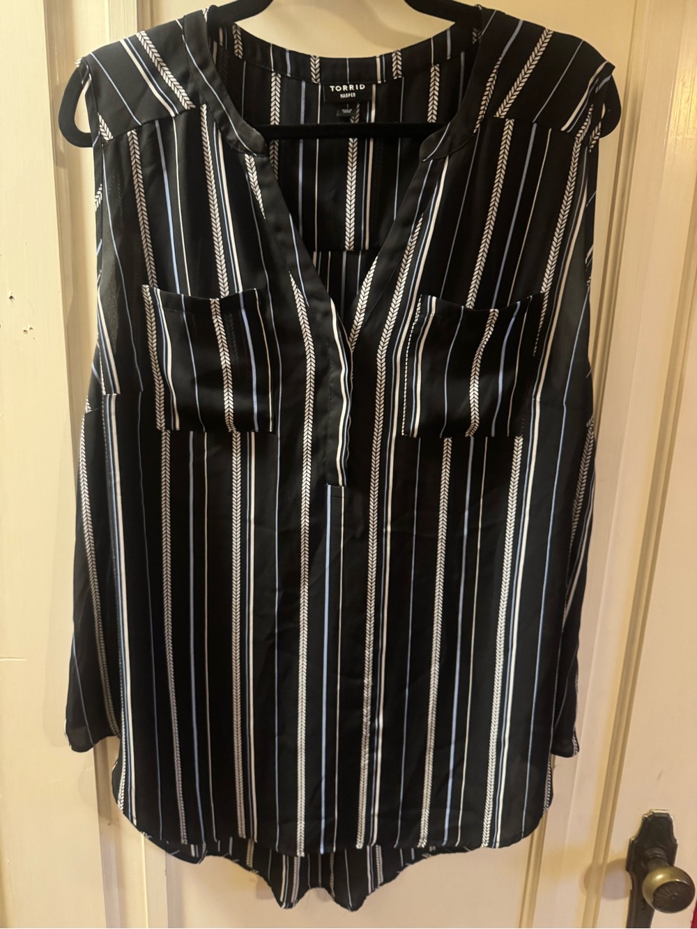 Torrid Black Striped Sleeveless V-Neck Tank